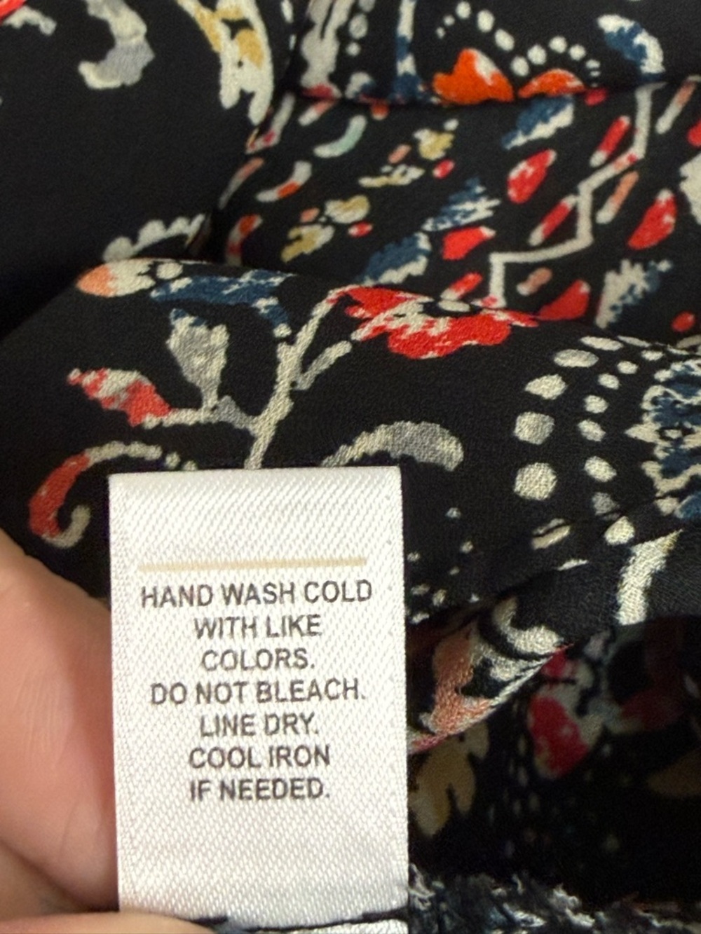 Est. 1946 Paisley Floral Blouse Black Red Keyhole Neck Boho Chic Lightweight Top - Picture 10 of 11